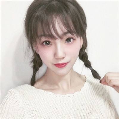 文章马伊琍女儿晒16岁生日照 与父母合影画面温馨